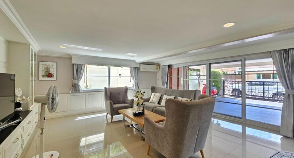 For sale 4 bedrooms house in East Pattaya, Pattaya