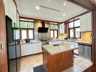For rent 4 bedrooms house in Na Jomtien, Pattaya