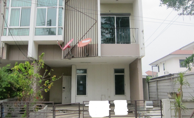 For sale 3 bedrooms townhouse in Mueang Pathum Thani, Pathum Thani