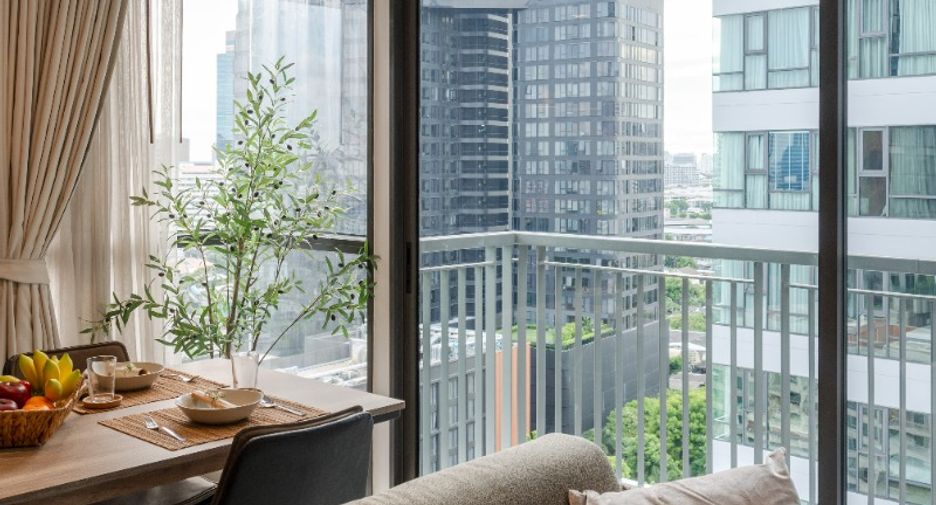 For sale 2 ベッドルーム condo in Khlong Toei, Bangkok