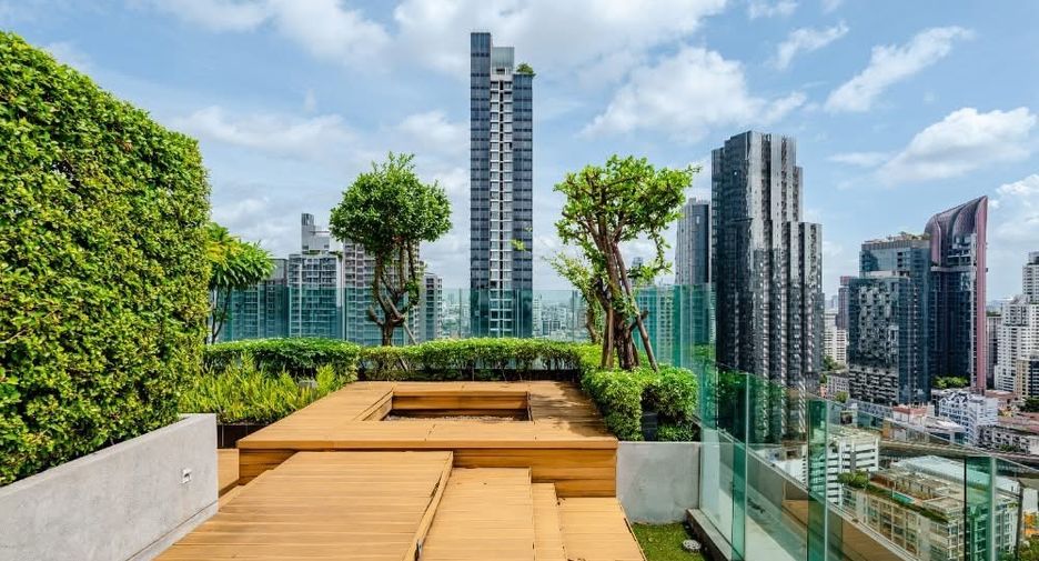 For sale 2 ベッドルーム condo in Khlong Toei, Bangkok