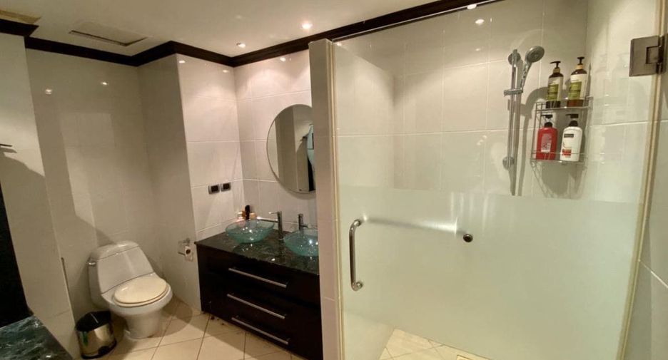 For sale 2 bedrooms condo in Pratumnak, Pattaya