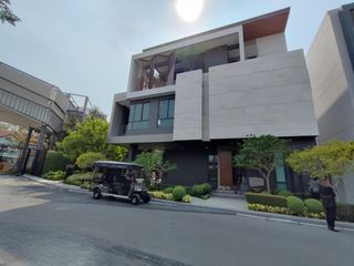 For sale 5 bedrooms house in Bang Na, Bangkok