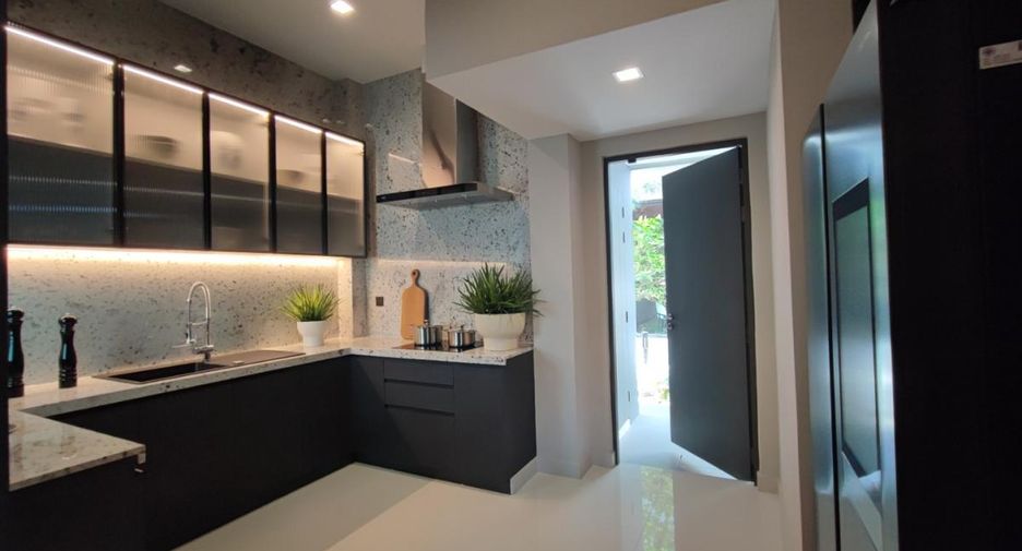 For sale 5 bedrooms house in Bang Na, Bangkok