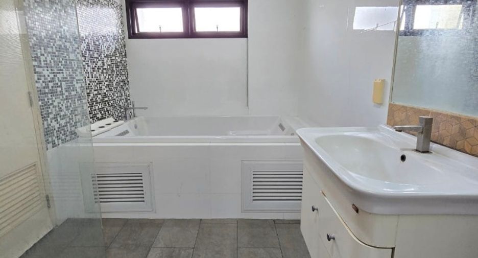 For sale 3 bedrooms house in Bang Lamung, Chonburi
