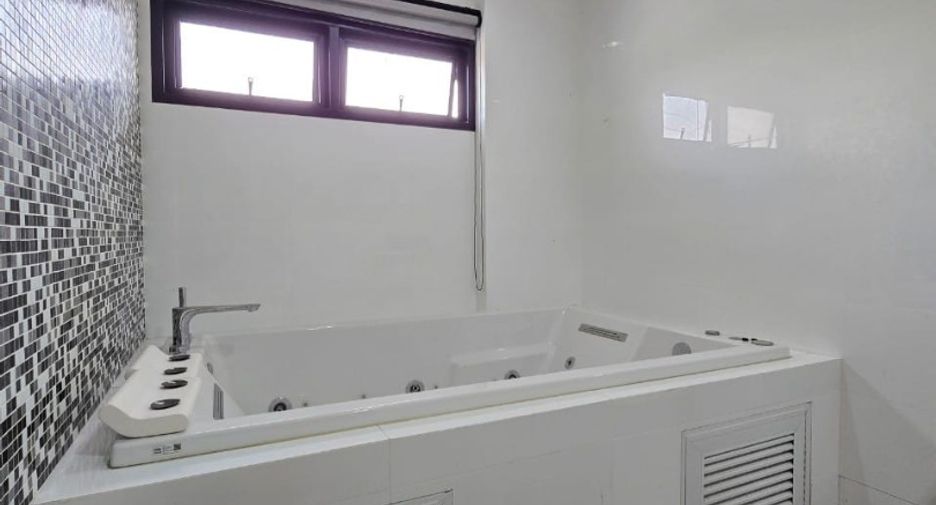 For sale 3 bedrooms house in Bang Lamung, Chonburi