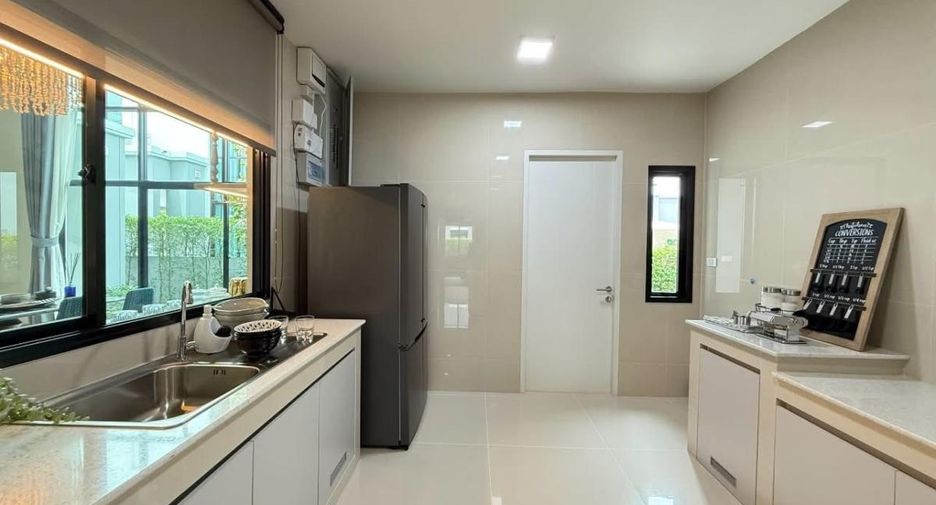 For sale 6 bedrooms house in Khlong Sam Wa, Bangkok
