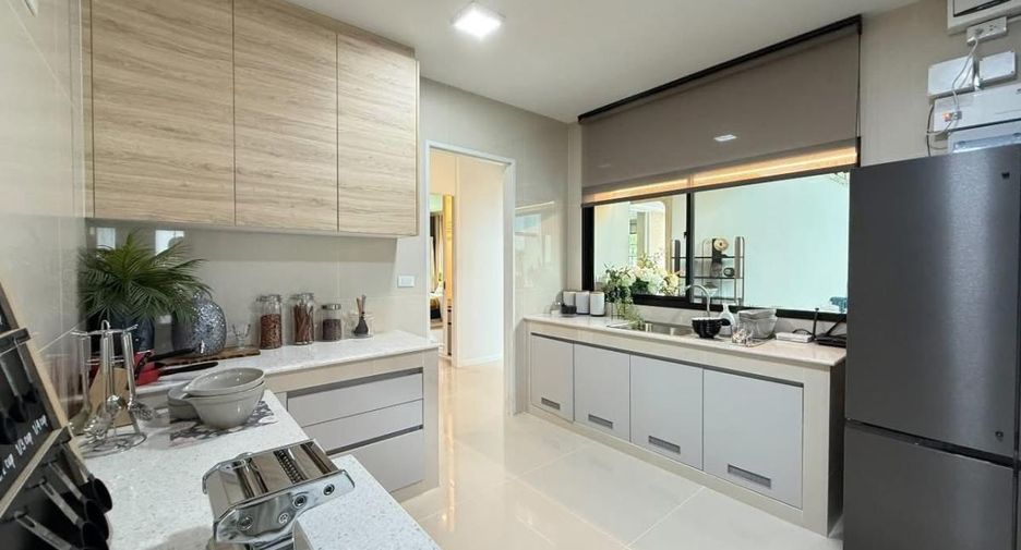 For sale 6 bedrooms house in Khlong Sam Wa, Bangkok
