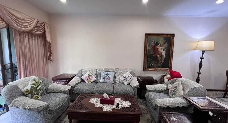 For sale 3 bedrooms townhouse in Sattahip, Chonburi