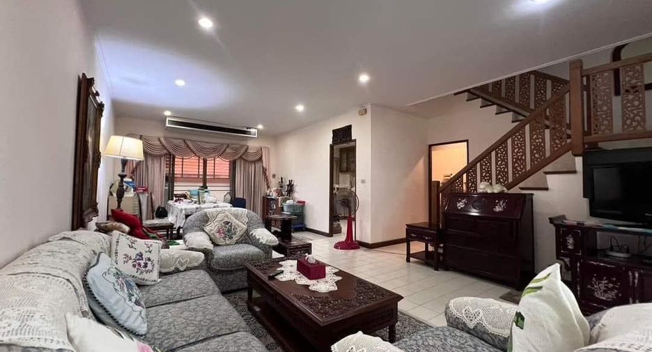 For sale 3 bedrooms townhouse in Sattahip, Chonburi