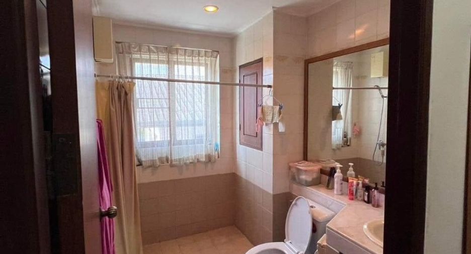 For sale 3 bedrooms townhouse in Sattahip, Chonburi