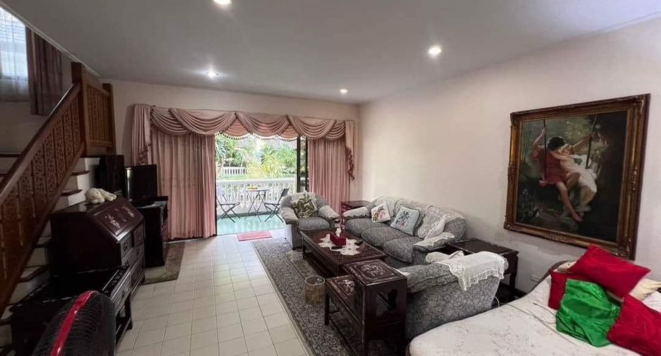 For sale 3 bedrooms townhouse in Sattahip, Chonburi