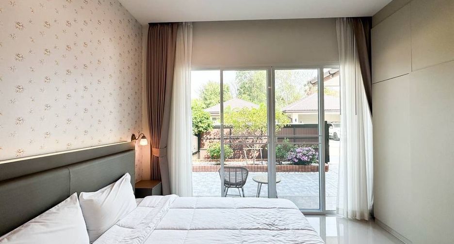 Casa en alquiler de 3 habitaciones en Bang Lamung, Chonburi