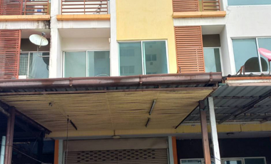 For sale 3 bedrooms townhouse in Bang Khen, Bangkok