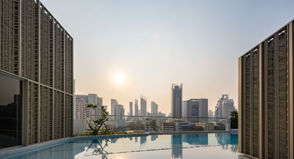 For sale 1 bed condo in Khlong Toei, Bangkok