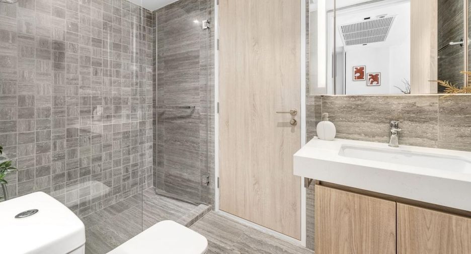 For sale 1 bed condo in Khlong Toei, Bangkok