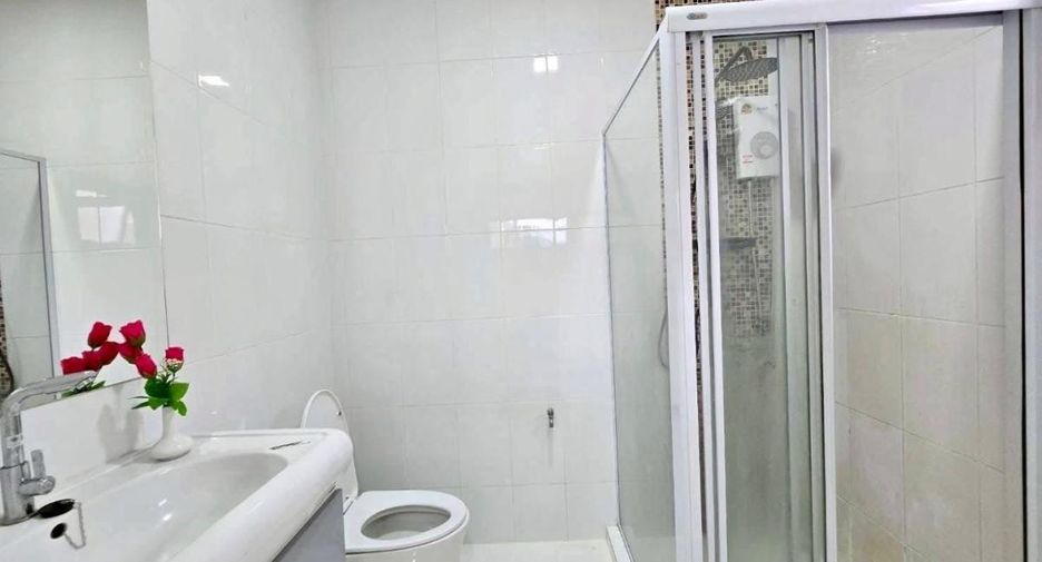 Haus zur Miete mit 5 Zimmer in Bang Lamung, Chonburi