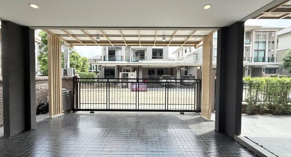 For sale 5 bedrooms house in Khan Na Yao, Bangkok