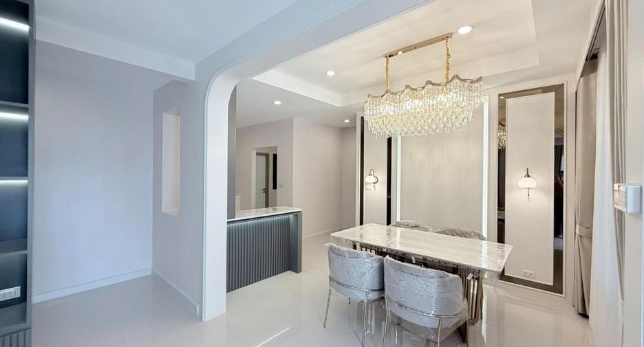 For sale 5 bedrooms house in Khan Na Yao, Bangkok