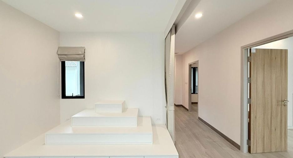 For sale 5 bedrooms house in Khan Na Yao, Bangkok