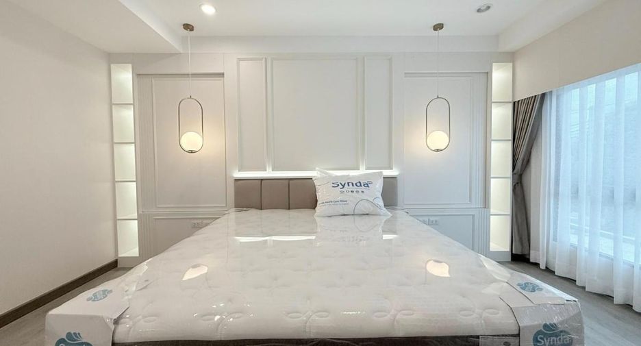 For sale 5 bedrooms house in Khan Na Yao, Bangkok