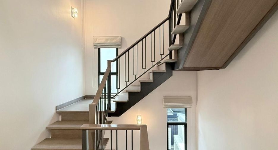 For sale 5 bedrooms house in Khan Na Yao, Bangkok