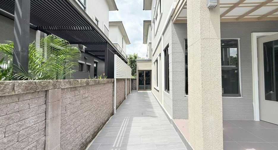 For sale 5 bedrooms house in Khan Na Yao, Bangkok