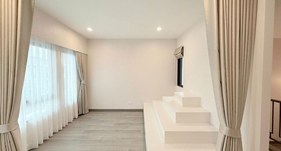 For sale 5 bedrooms house in Khan Na Yao, Bangkok
