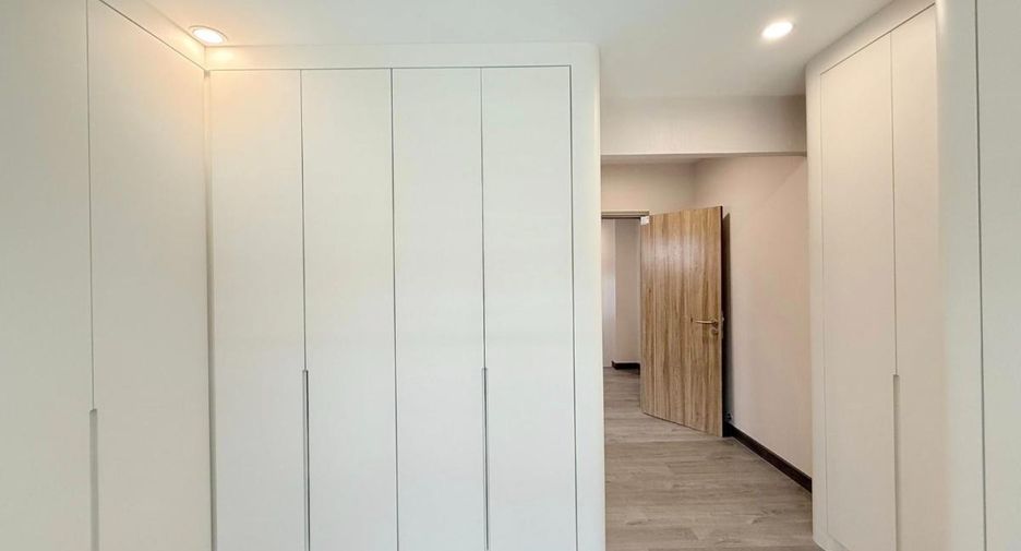 For sale 5 bedrooms house in Khan Na Yao, Bangkok
