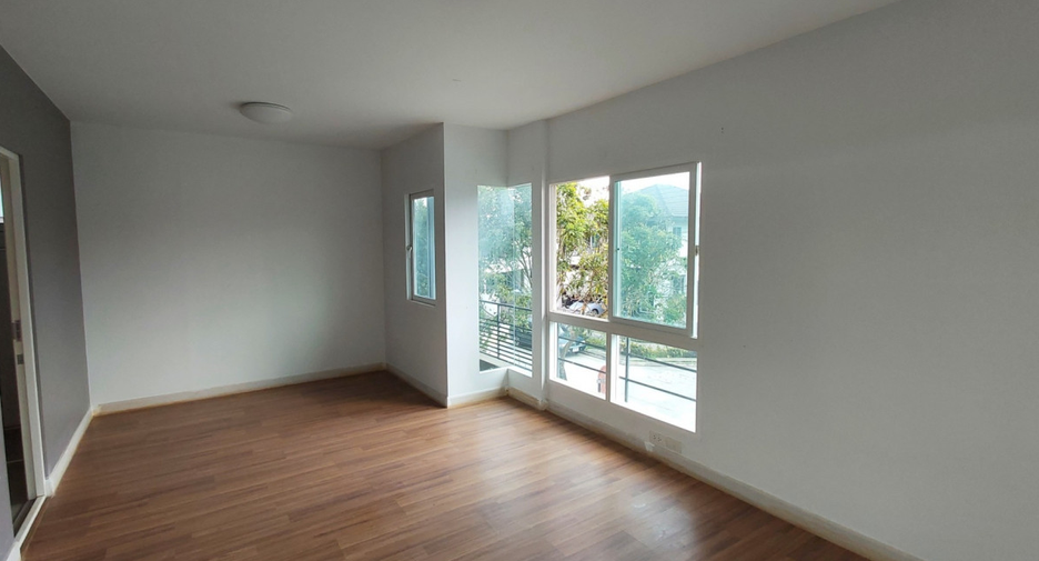 For sale 3 bedrooms house in Khlong Sam Wa, Bangkok