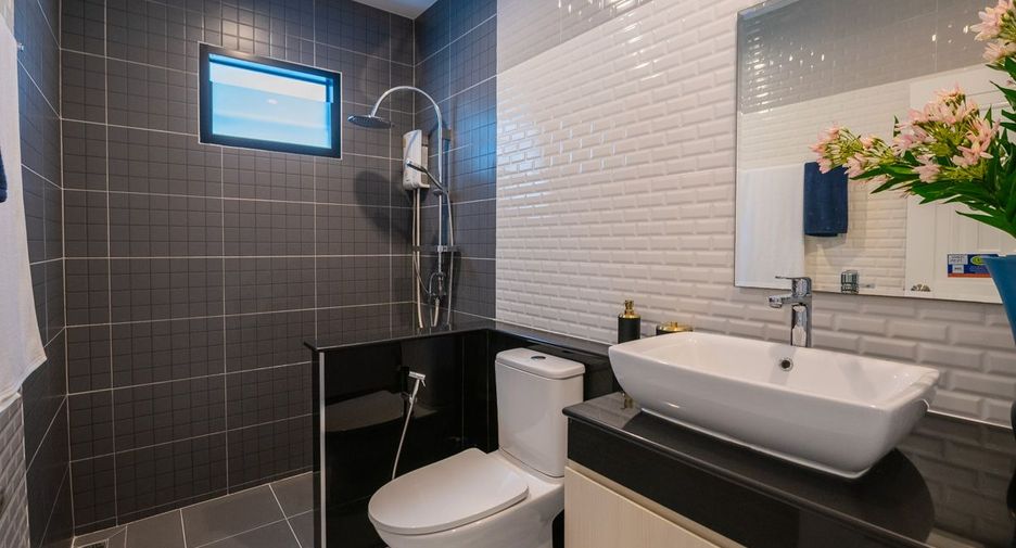 For sale 3 bedrooms house in East Pattaya, Pattaya