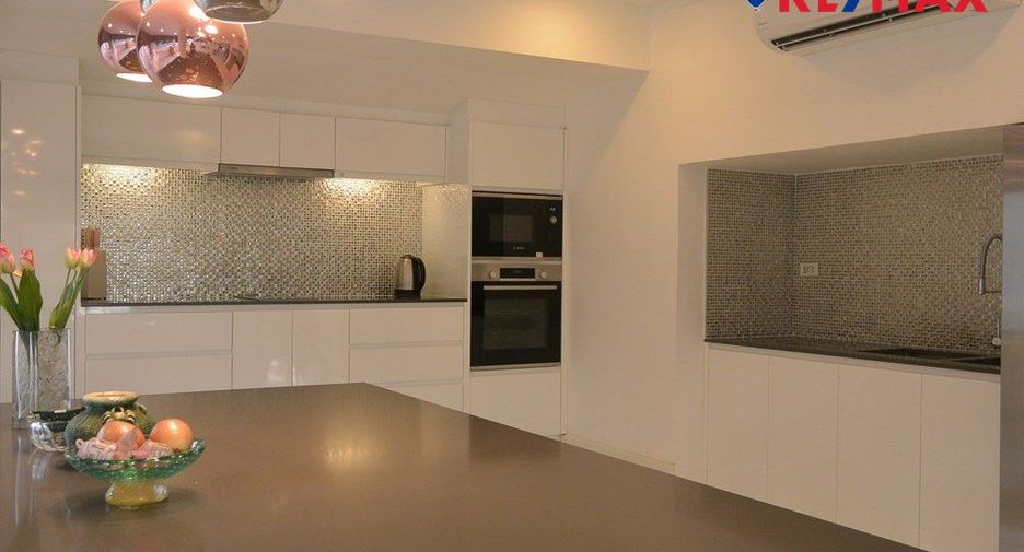 For rent 4 bedrooms house in Bang Lamung, Chonburi