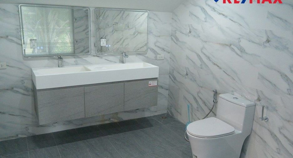 For rent 4 bedrooms house in Bang Lamung, Chonburi