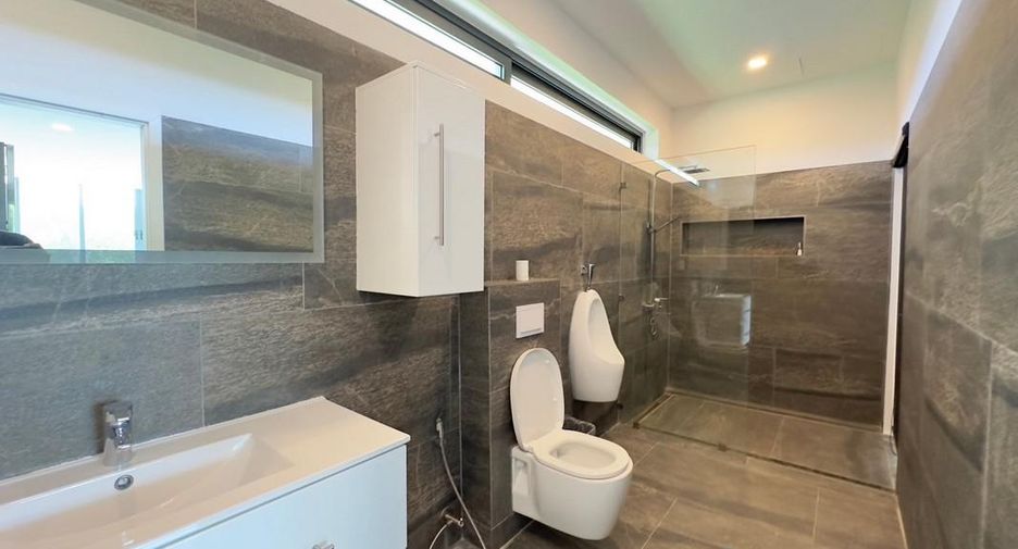 Haus zum Kauf mit 4 Zimmer in Sattahip, Chonburi