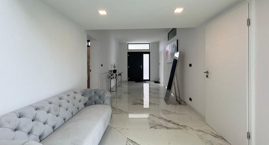 Haus zum Kauf mit 4 Zimmer in Sattahip, Chonburi