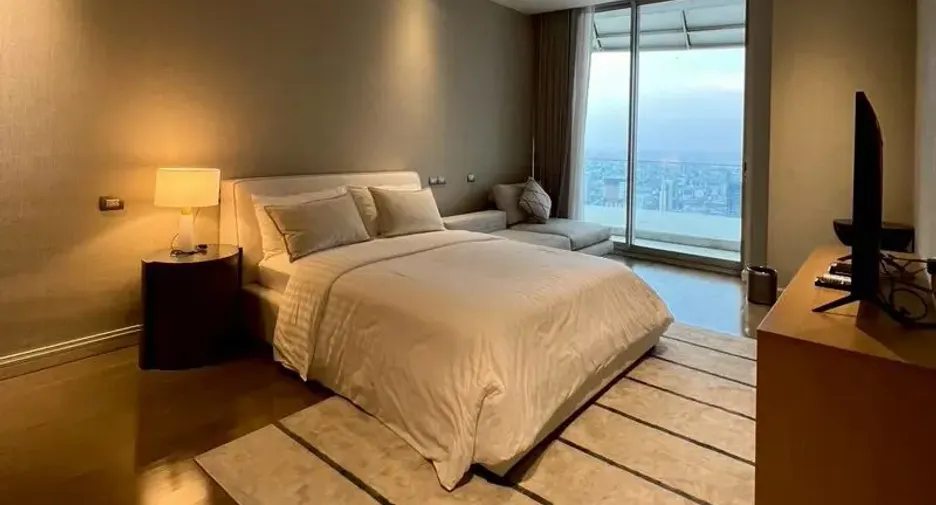 For rent 3 bedrooms condo in Pathum Wan, Bangkok