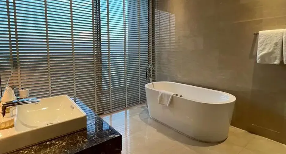 For rent 3 bedrooms condo in Pathum Wan, Bangkok