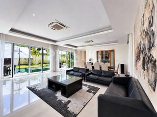 Casa en alquiler de 4 habitaciones en Bang Lamung, Chonburi
