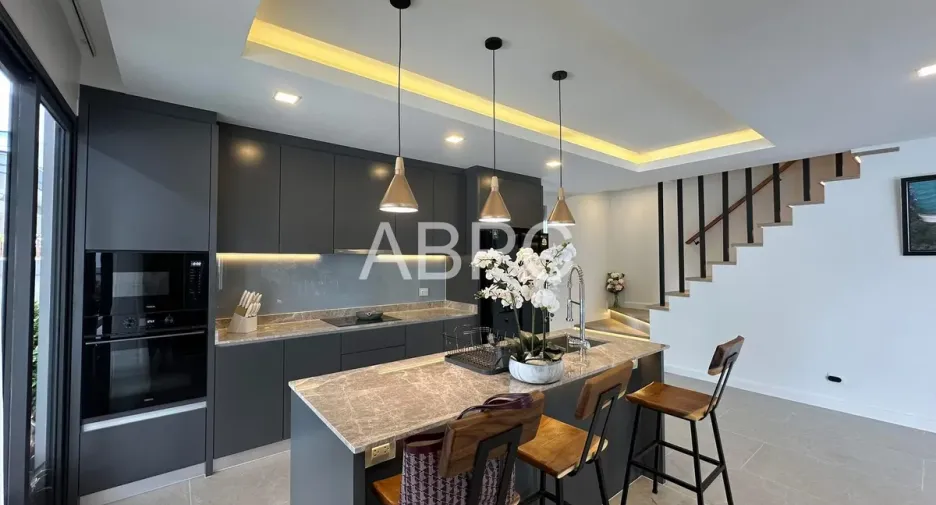 For rent and for sale 4 bedrooms house in Bang Lamung, Chonburi