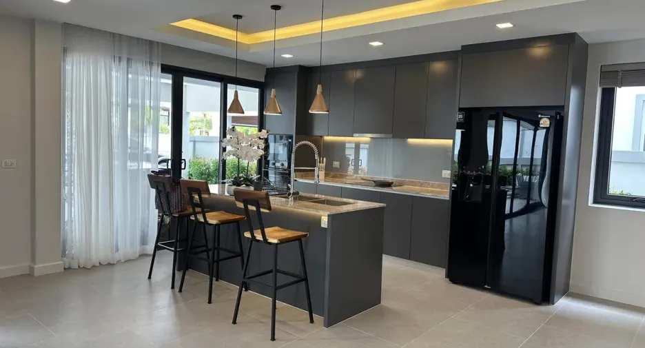 For rent and for sale 4 bedrooms house in Bang Lamung, Chonburi