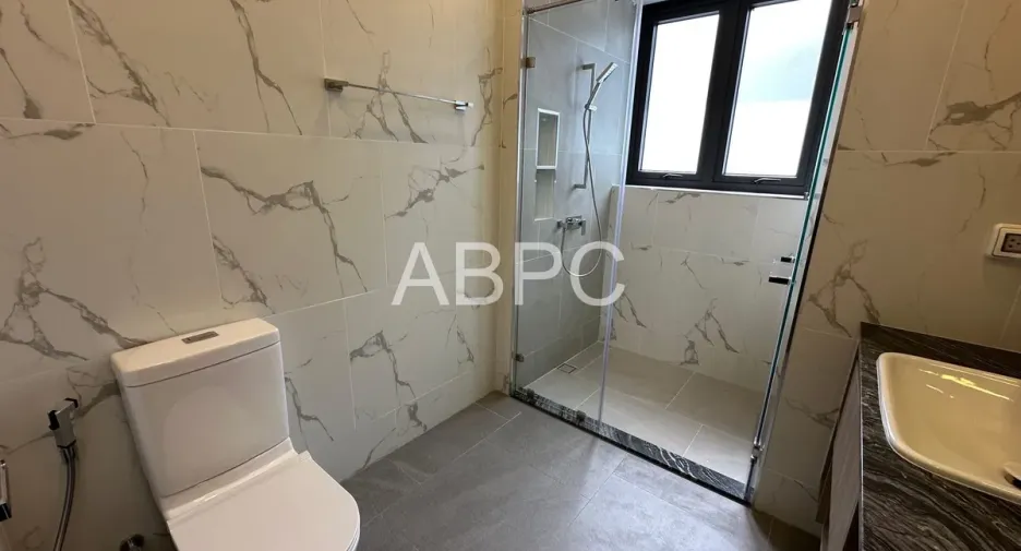 For rent and for sale 4 bedrooms house in Bang Lamung, Chonburi