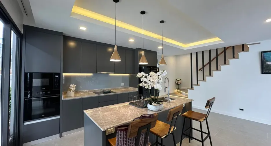 For rent and for sale 4 bedrooms house in Bang Lamung, Chonburi
