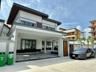 For Rent 4 Bedroom House In Bang Lamung, Chonburi