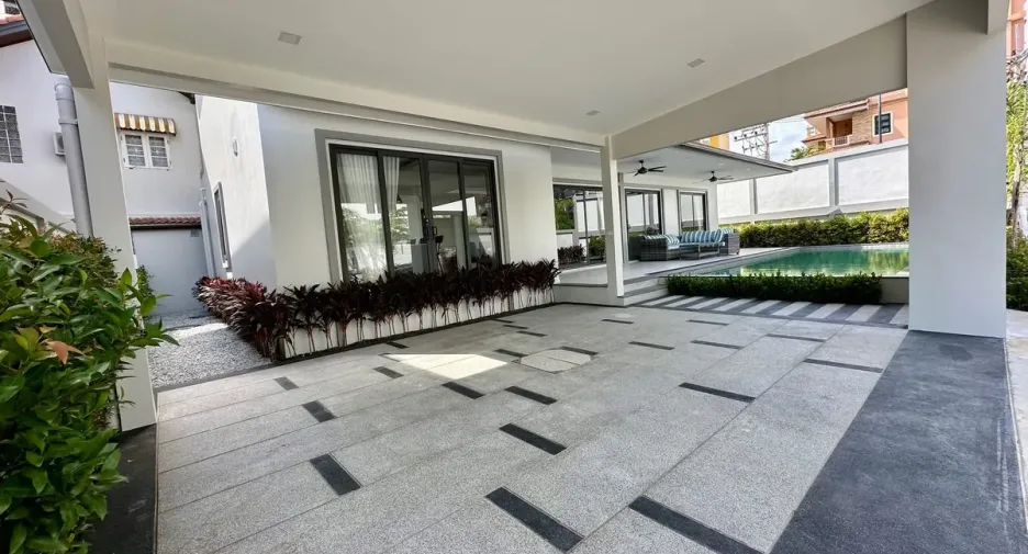 For rent and for sale 4 bedrooms house in Bang Lamung, Chonburi