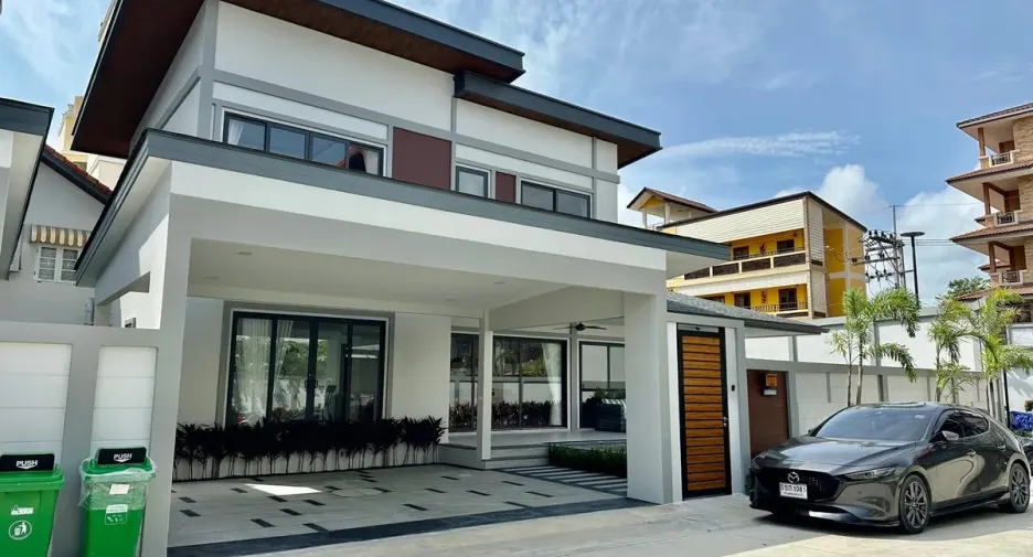 For rent and for sale 4 bedrooms house in Bang Lamung, Chonburi