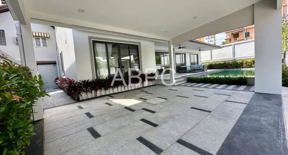 For rent and for sale 4 bedrooms house in Bang Lamung, Chonburi