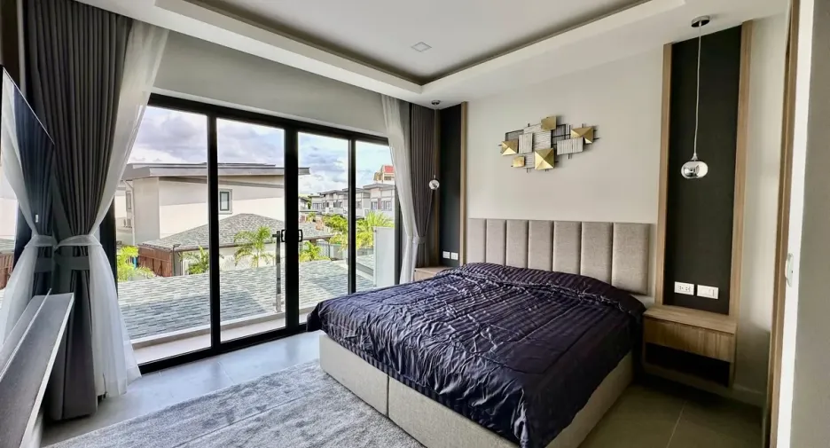 For rent and for sale 4 bedrooms house in Bang Lamung, Chonburi