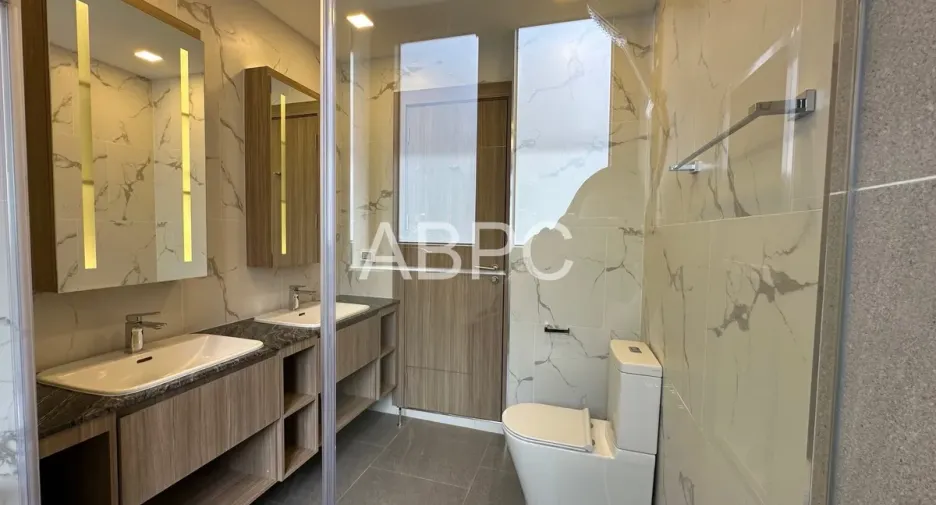 For rent and for sale 4 bedrooms house in Bang Lamung, Chonburi