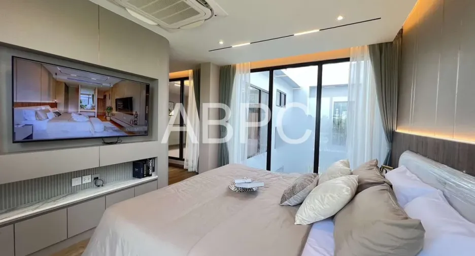 For sale 4 bedrooms house in Mueang Rayong, Rayong