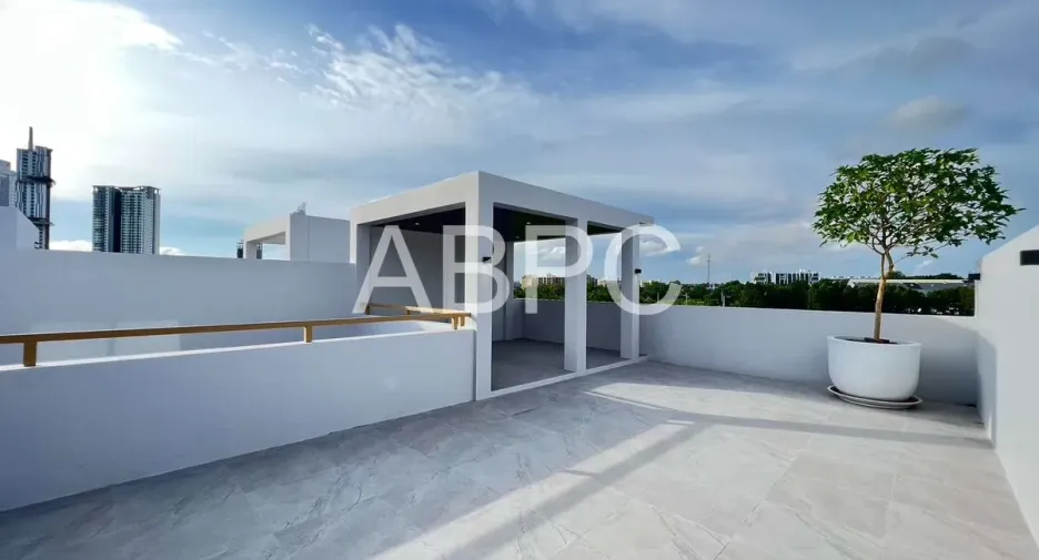 For sale 4 bedrooms house in Mueang Rayong, Rayong